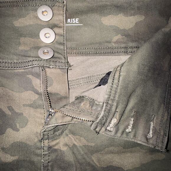 No Boundaries camouflage high rise shorts women’s size 11 - Picture 8 of 9